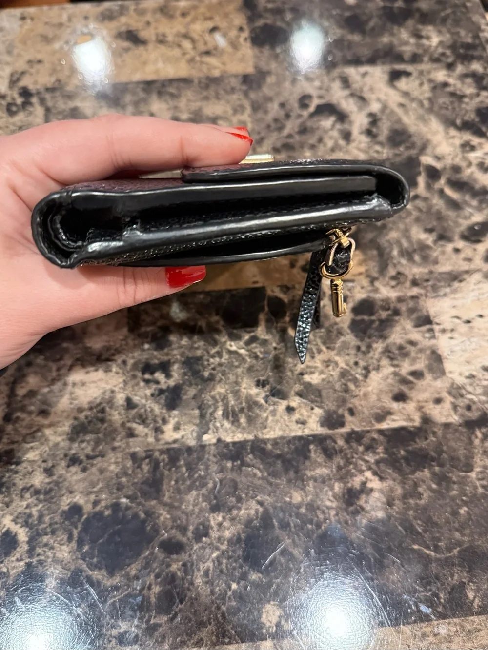 ❌SOLD❌🌟 Rare Henri Bendel Petrol Oil Slick Iridescent Trifold Wallet 🌟 - Picture 7 of 16